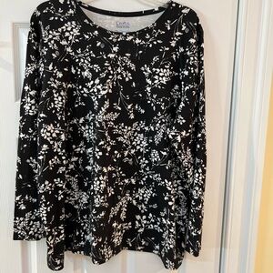 Women's Size 2X Croft & Barrow Monochrome Floral Long Sleeve Top GUC